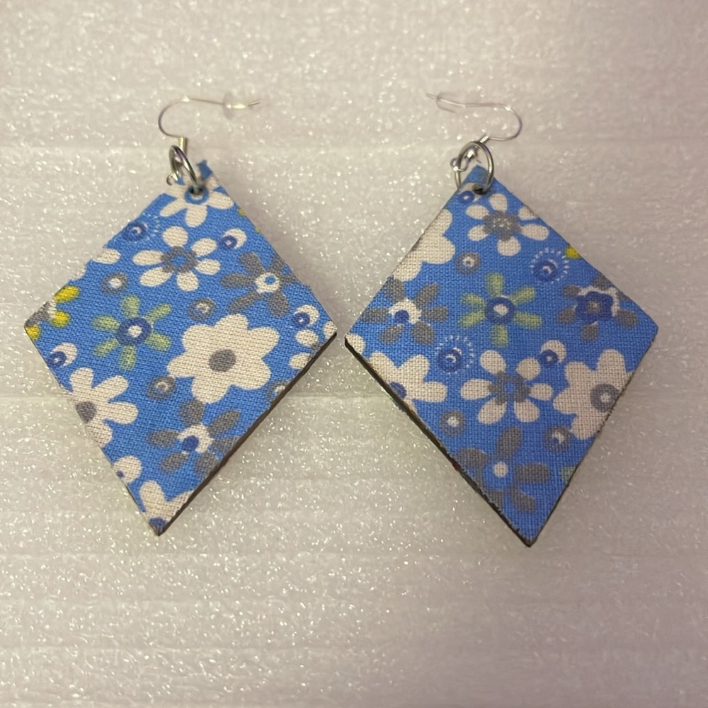 Earrings - Picture 4 of 4